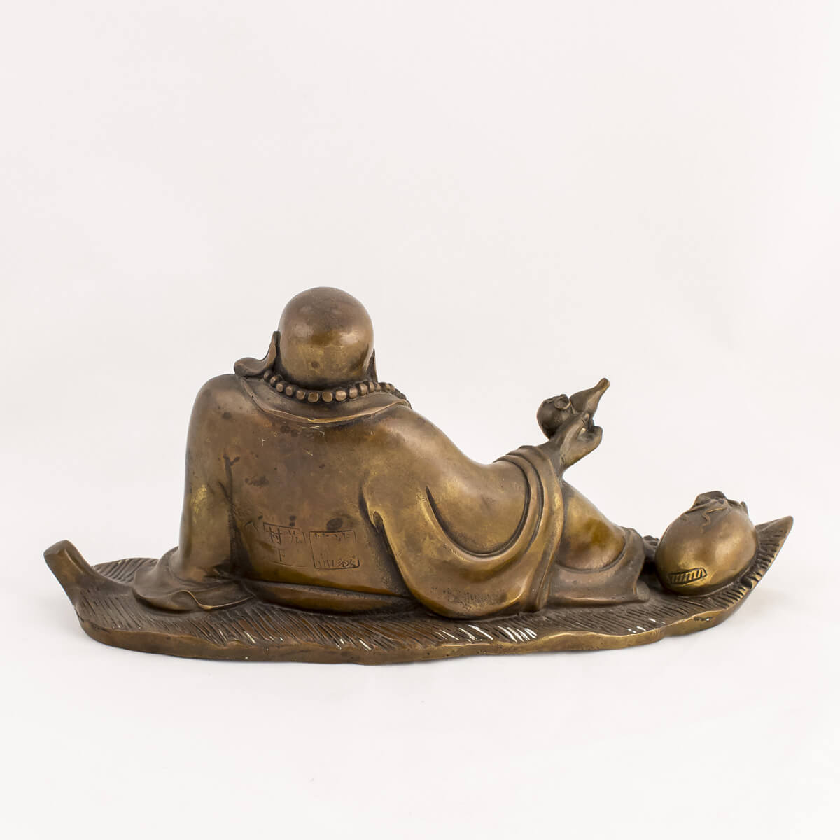 Buddha sdraiato su foglia in bronzo