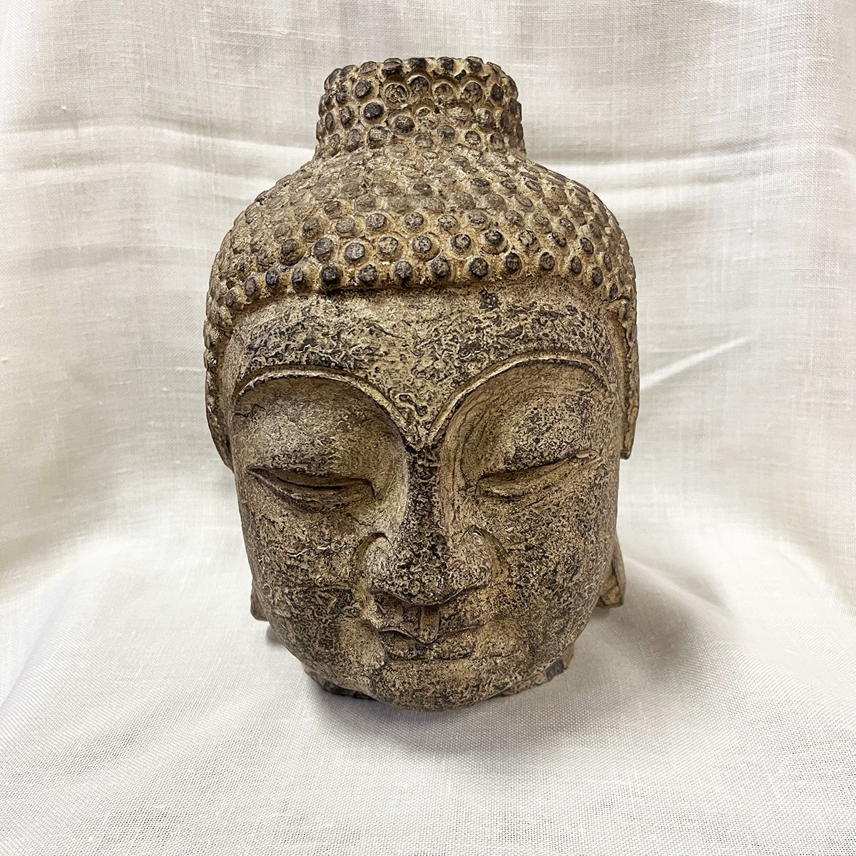 Testa di Buddha in pietra